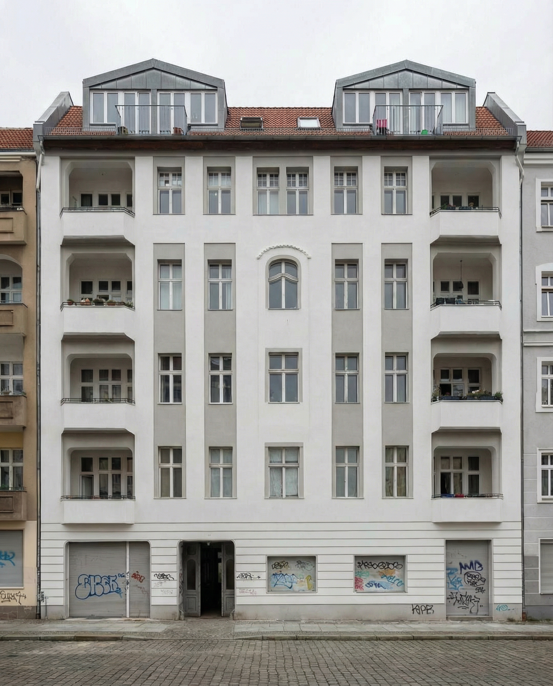 MFH Berlin-Schöneberg · Komplettsanierung · WDVS + Putz + Anstrich